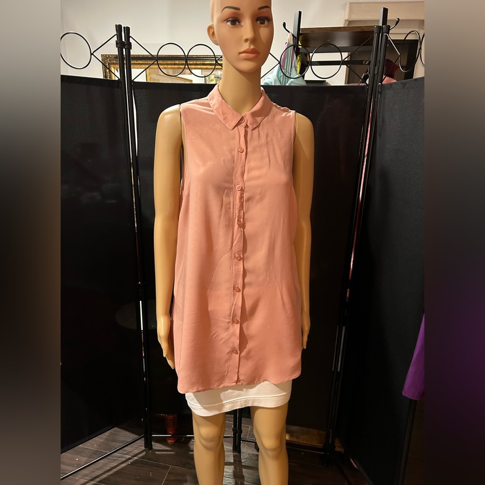 BCBGeneratio peach/pink tie back, sleeveless blouse. Sz M